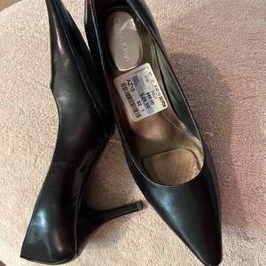 Calvin Klein black Dolly Kidskin size 7 pumps